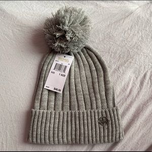 NWT MICHAEL KORS - Pom Pom beanie
